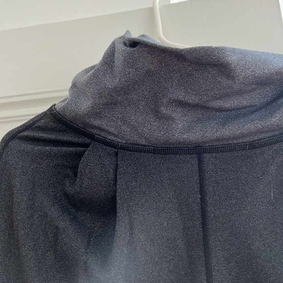 Super rare Pilates foldable lulu grey pleated pant - Picture 3 of 7